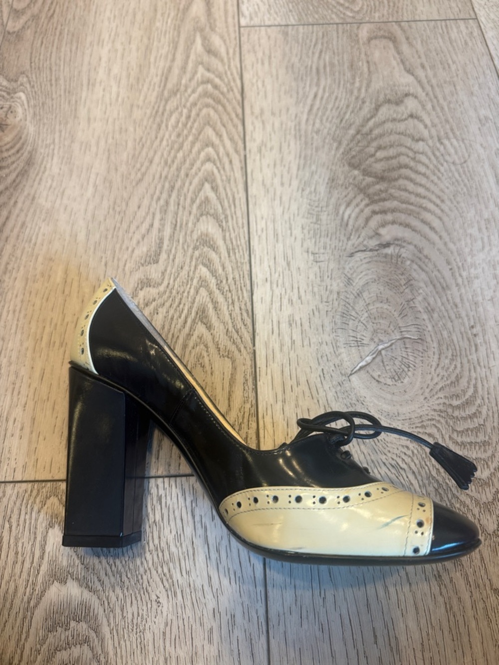 Marc by Marc Jacobs Two-Tone Black and Cream Brogue-Style High Heel Pumps - Picture 7 of 10